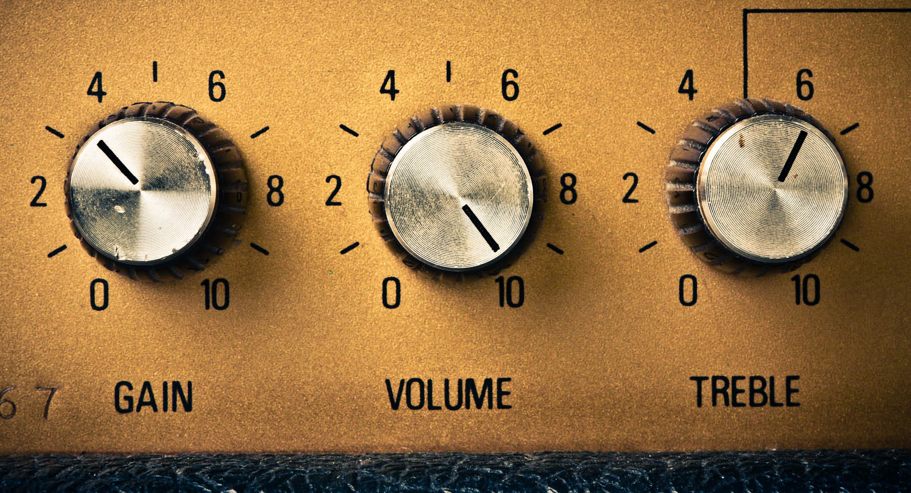 Volume knob to the max on a guitar amplifier. Retro mood.